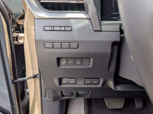 Used 2025 Lexus GX 550 w/ Accessory Package (CT) AWD/4WD image 16