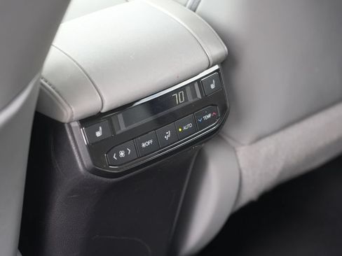 Used 2020 Toyota Highlander Platinum AWD/4WD image 16