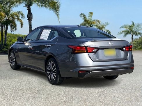 Certified 2024 Nissan Altima 2.5 SV FWD image 3