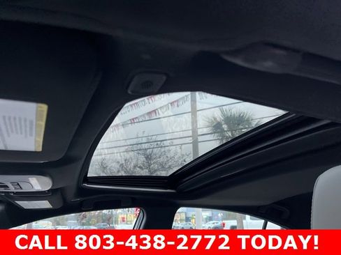 Used 2025 Toyota Camry SE image 11