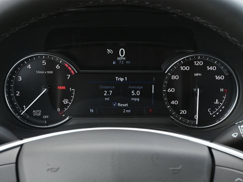 New 2025 Cadillac XT5 Luxury image 11