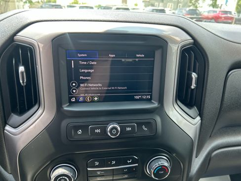 Used 2022 Chevrolet Silverado 1500 Custom AWD/4WD image 17