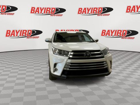 Used 2019 Toyota Highlander Limited Platinum image 3