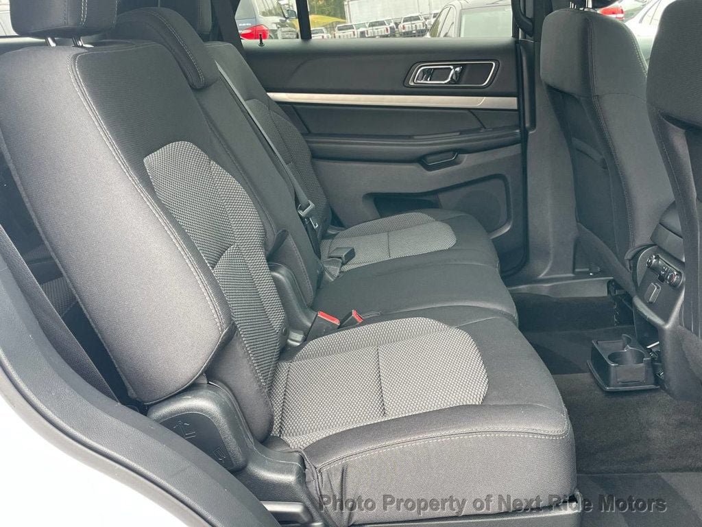 Used 2018 Ford Explorer XLT FWD image 12
