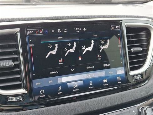 Certified 2024 Chrysler Pacifica Touring-L image 17