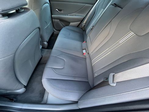 Used 2025 Hyundai Elantra SEL image 25