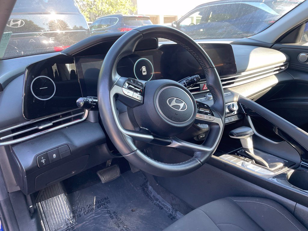 Used 2025 Hyundai Elantra SEL FWD image 5