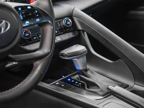 Used 2025 Hyundai Elantra Sport image 23