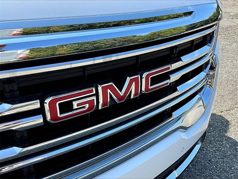 Certified 2023 GMC Acadia SLT image 33