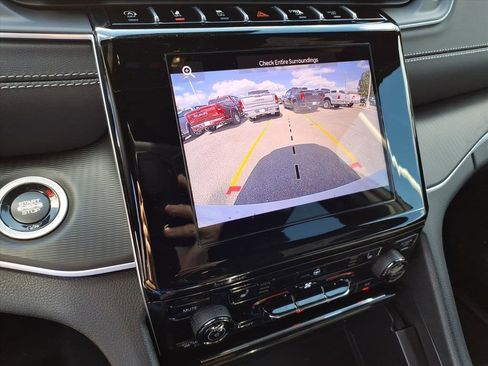 New 2025 Jeep Grand Cherokee Altitude image 17