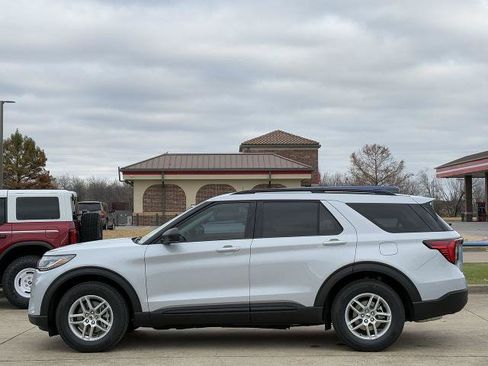 New 2026 Ford Explorer Active RWD image 30