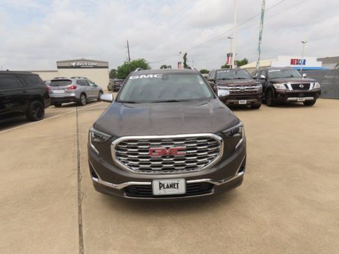 Used 2019 GMC Terrain Denali w/ Advanced Safety Package FWD image 4