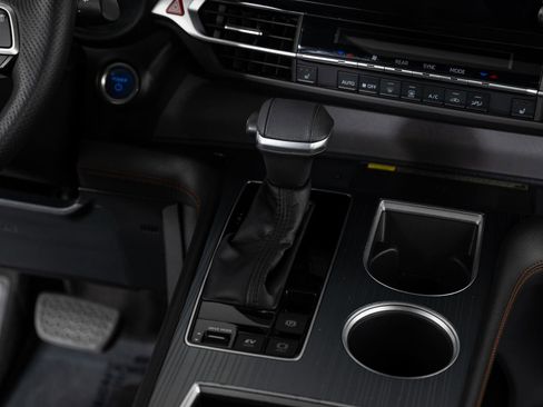 Used 2022 Toyota Sienna XSE image 41