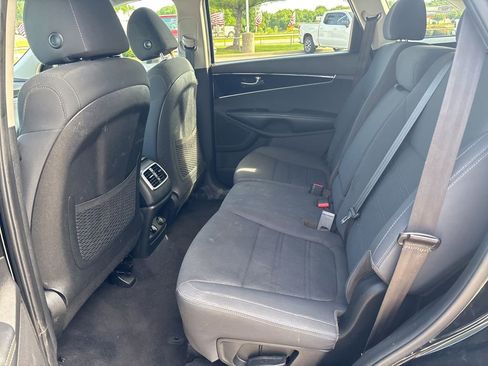 Used 2020 Kia Sorento LX FWD image 38