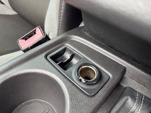 Used 2012 Ford Focus SE FWD image 32