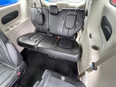 Used 2024 Chrysler Pacifica Touring-L FWD image 25