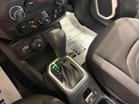 Used 2020 Jeep Renegade Latitude w/ Cold Weather Group AWD/4WD image 33