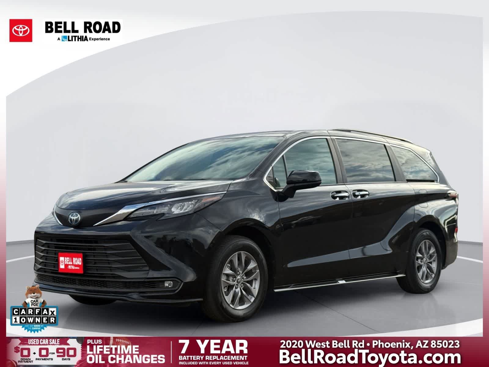 Used 2025 Toyota Sienna XLE FWD image 1