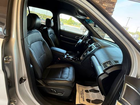 Used 2016 Ford Explorer Limited AWD/4WD image 17
