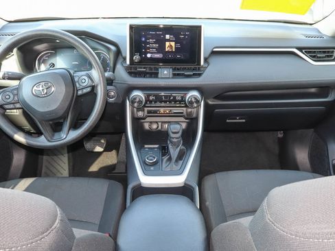 Used 2025 Toyota RAV4 XLE AWD/4WD image 10