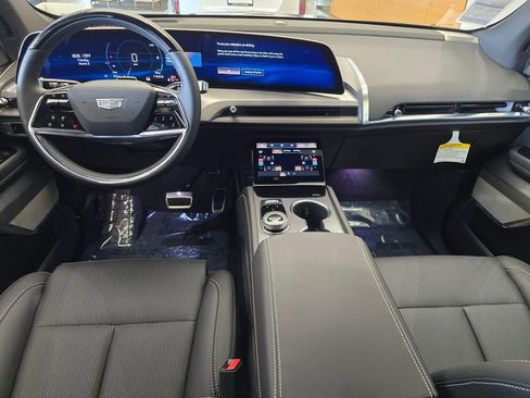 New 2026 Cadillac Vistiq Sport image 18