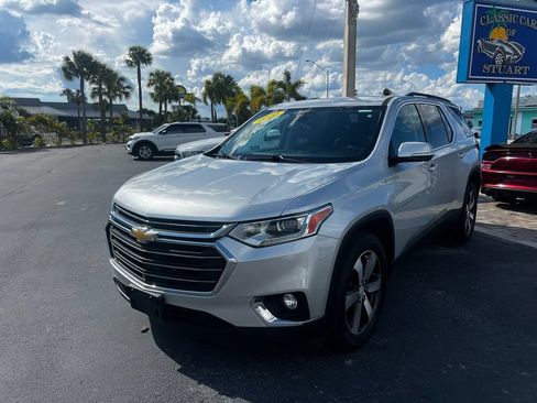 Used 2020 Chevrolet Traverse LT w/ LT Premium Package AWD/4WD image 2