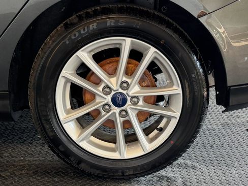 Used 2017 Ford Focus SE FWD image 7