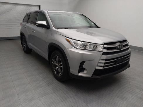 Used 2018 Toyota Highlander LE AWD/4WD image 13