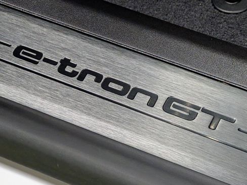 Used 2022 Audi e-tron GT Premium Plus image 15