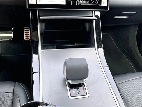 Used 2025 Land Rover Range Rover Evoque Dynamic SE image 24