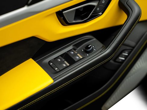 Used 2019 Lamborghini Urus AWD/4WD image 63
