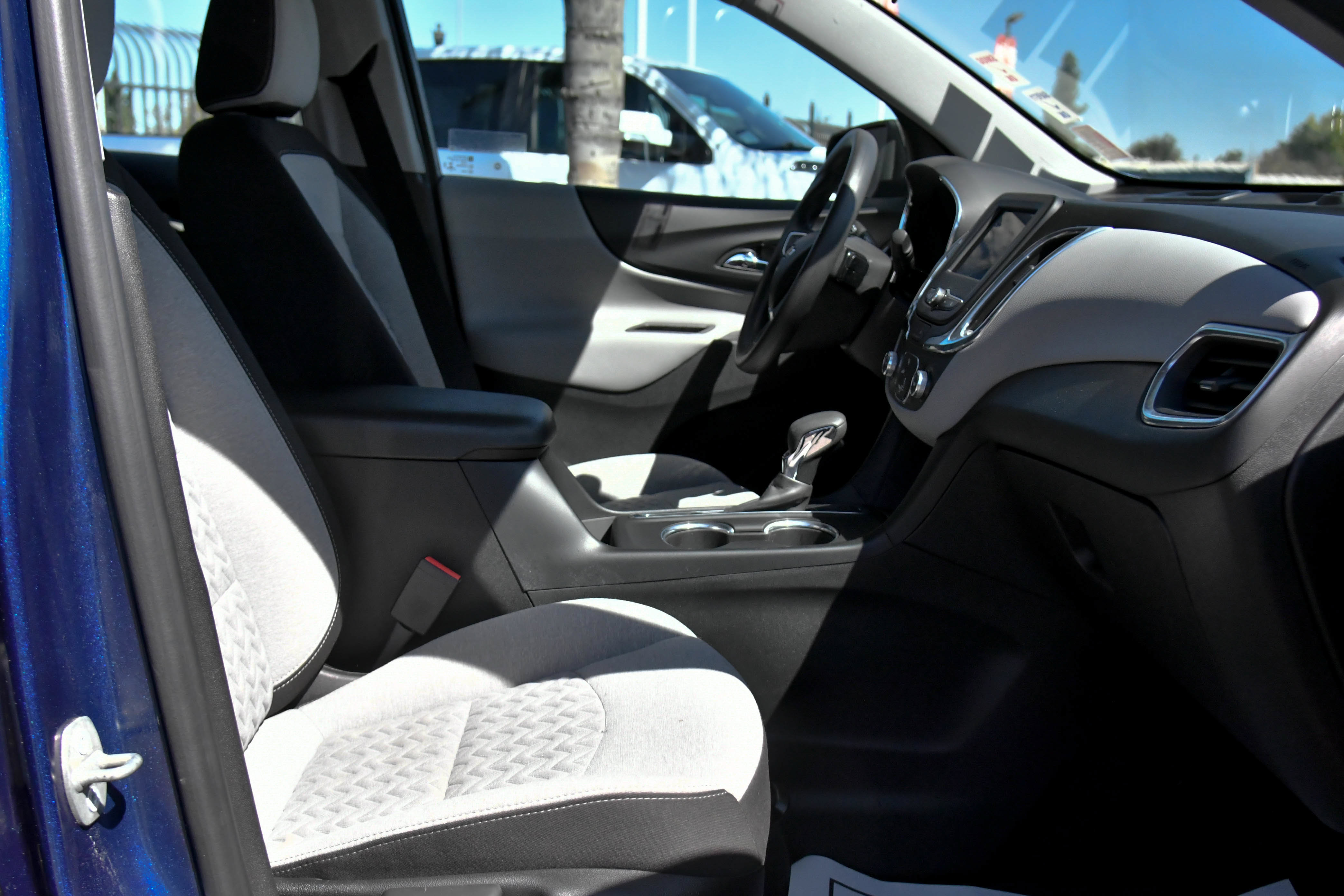 Used 2022 Chevrolet Equinox LS AWD/4WD image 44