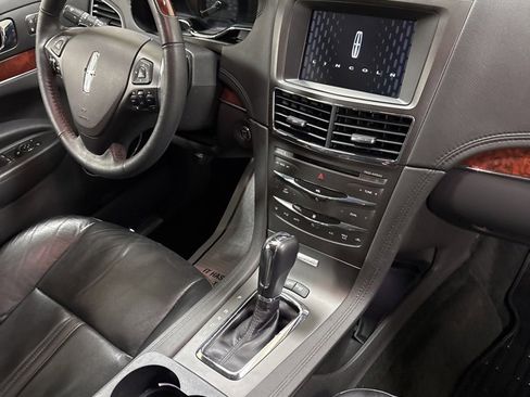 Used 2019 Lincoln MKT AWD image 33