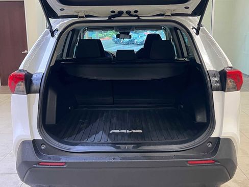 Certified 2021 Toyota RAV4 LE image 28