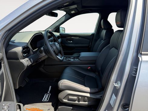 Certified 2025 Honda Pilot TrailSport image 10