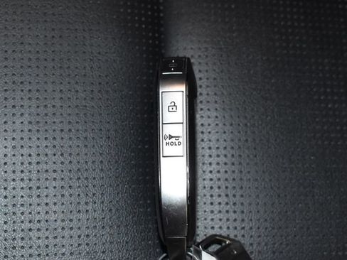 Used 2024 Kia Sorento S image 27