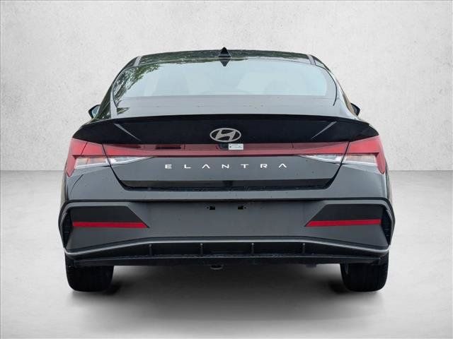Used 2025 Hyundai Elantra Sport FWD image 8