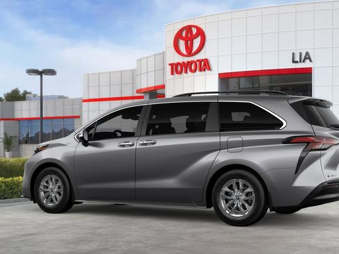 New 2026 Toyota Sienna XLE image 7