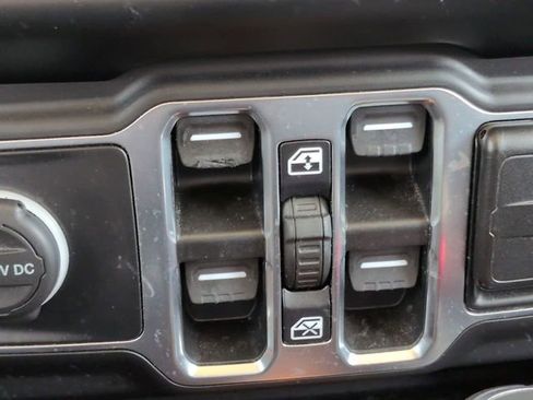 Used 2021 Jeep Gladiator Overland AWD/4WD image 24