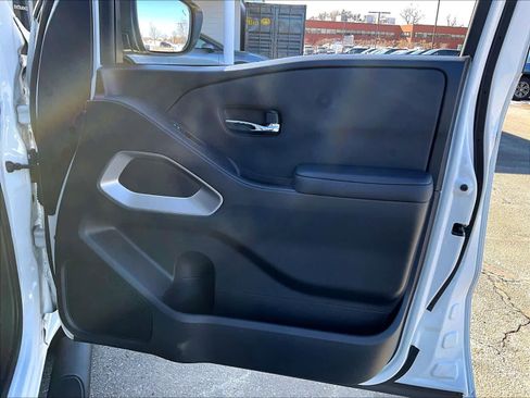 Used 2024 Nissan Frontier SV w/ Technology Package image 12