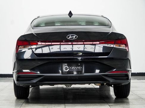 Used 2022 Hyundai Elantra SEL w/ Cargo Package FWD image 12