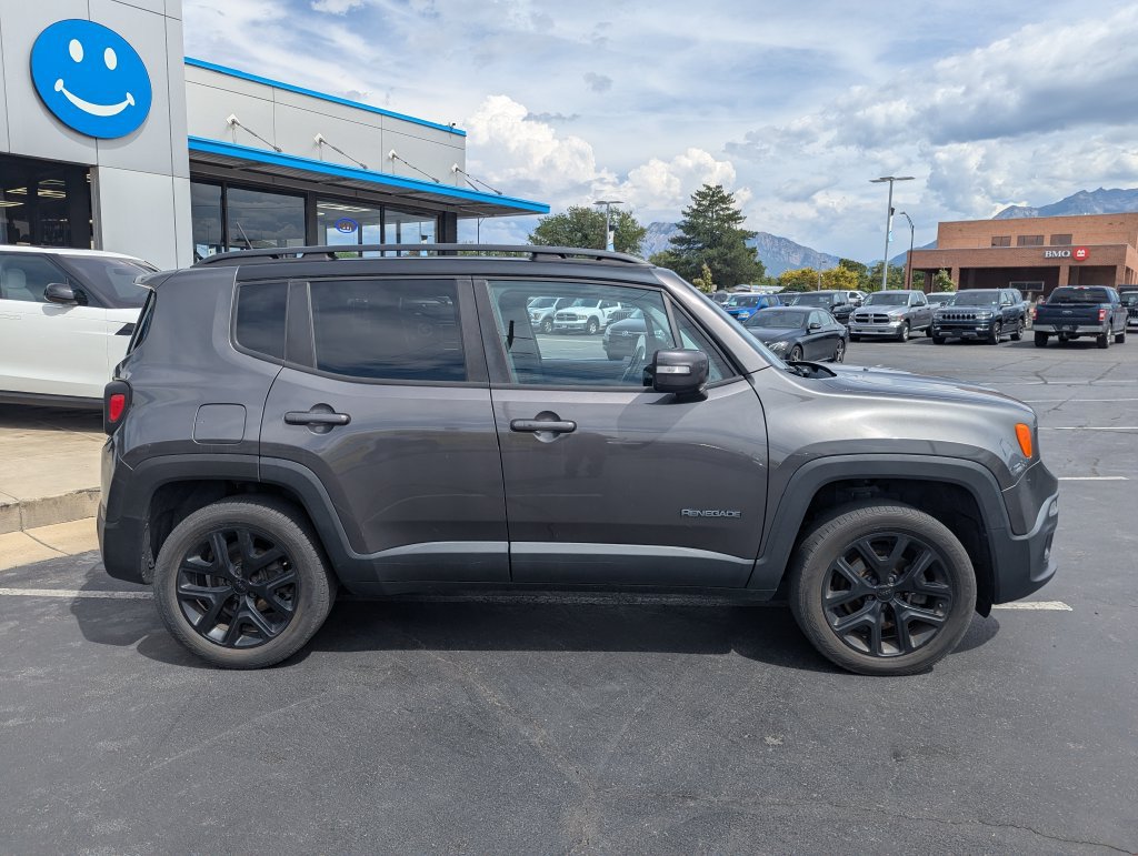 Used 2016 Jeep Renegade Latitude AWD/4WD image 2