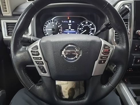 Used 2021 Nissan Titan SV w/ SV Convenience Package image 18