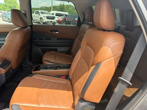 Used 2022 Nissan Pathfinder Platinum w/ Cargo Package AWD/4WD image 12
