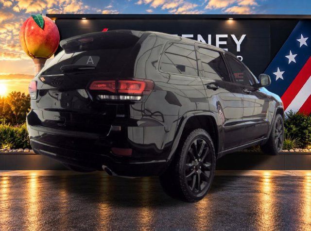 Used 2021 Jeep Grand Cherokee Laredo X RWD image 2