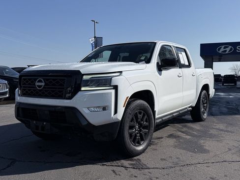 Used 2023 Nissan Frontier SV w/ Midnight Edition Package image 3