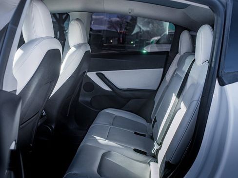 Used 2020 Tesla Model Y Long Range image 27