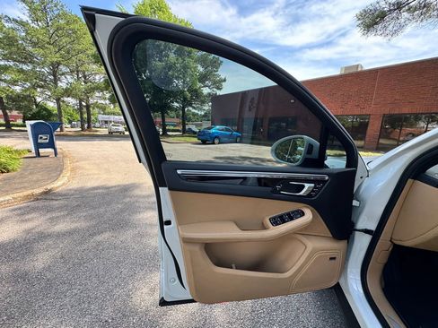 Used 2017 Porsche Macan S AWD/4WD image 27