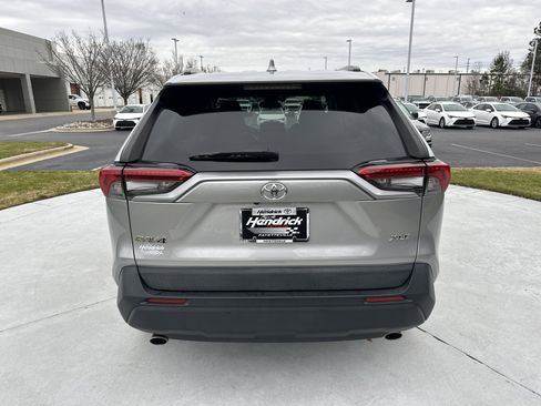 Used 2021 Toyota RAV4 XLE Premium image 9