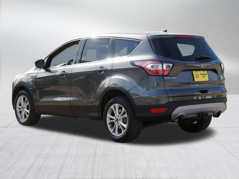 Used 2017 Ford Escape SE image 5
